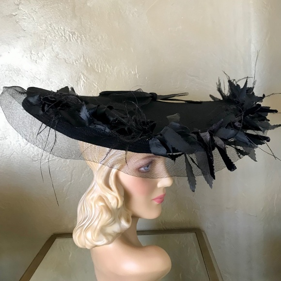 EXTRAVAGANT 1940s LARGE PANCAKE BLACK FELT HAT WITH CRIN, SATIN & FEATHER TRIM main image 16